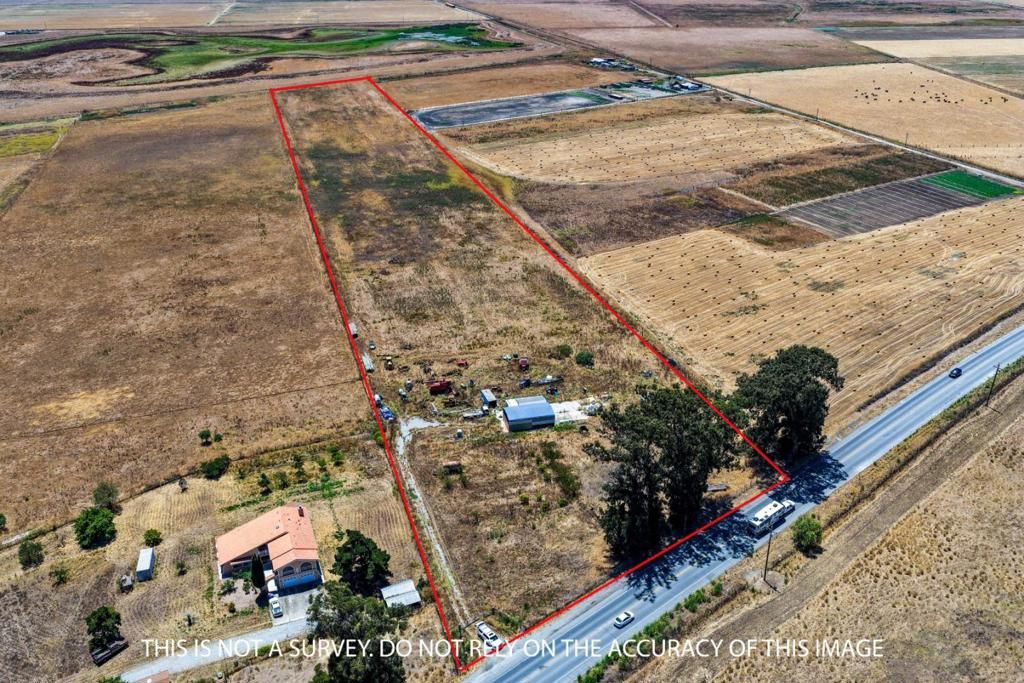 Image 1 of property listing at 4688 Pacheco Pass Highway, Gilroy, CA 95020
