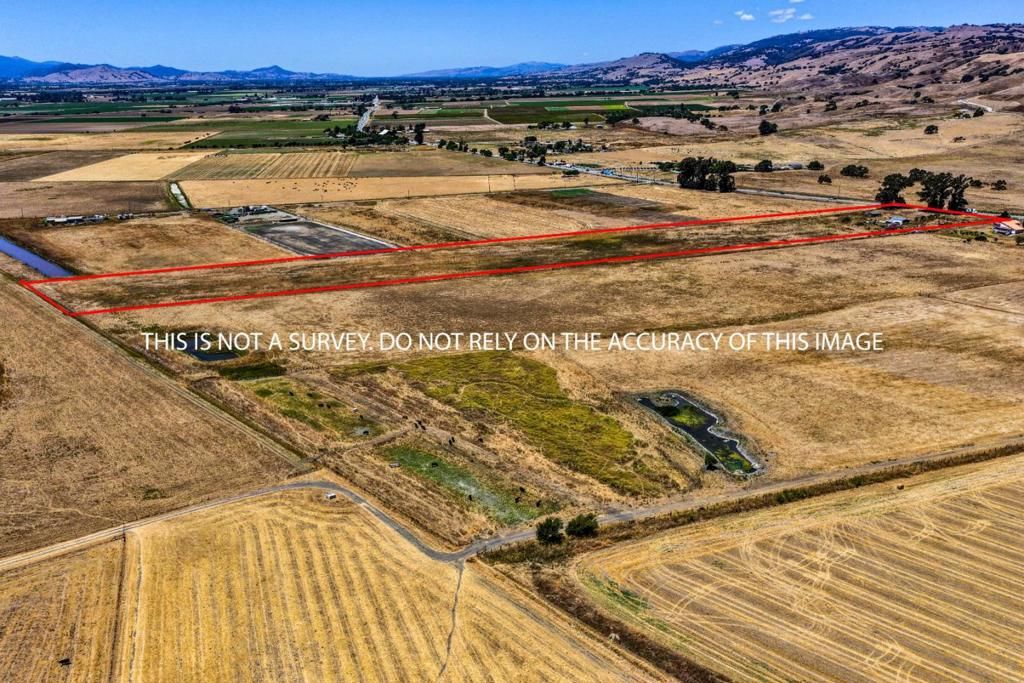 Image 3 of property listing at 4688 Pacheco Pass Highway, Gilroy, CA 95020