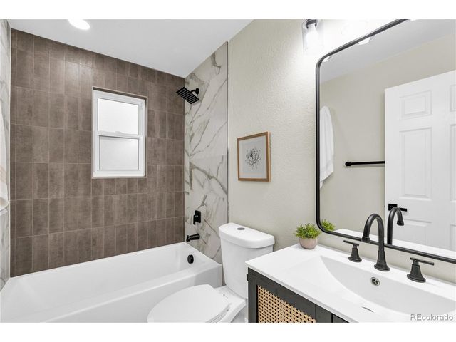 18202 E Kent Pl, Aurora, CO 80013