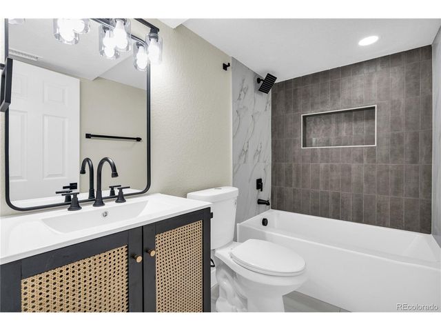 18202 E Kent Pl, Aurora, CO 80013