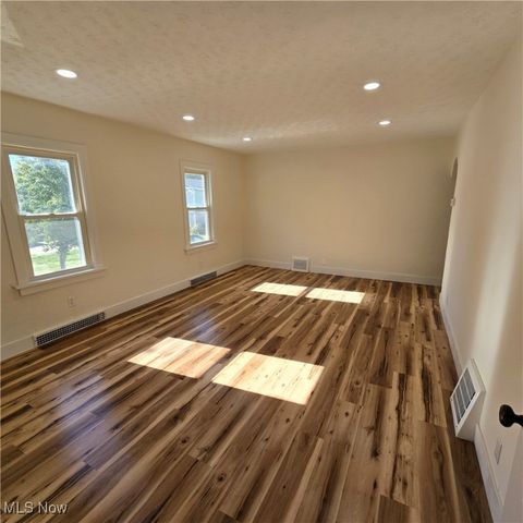 1157 Newton Street, Tallmadge, OH 44278