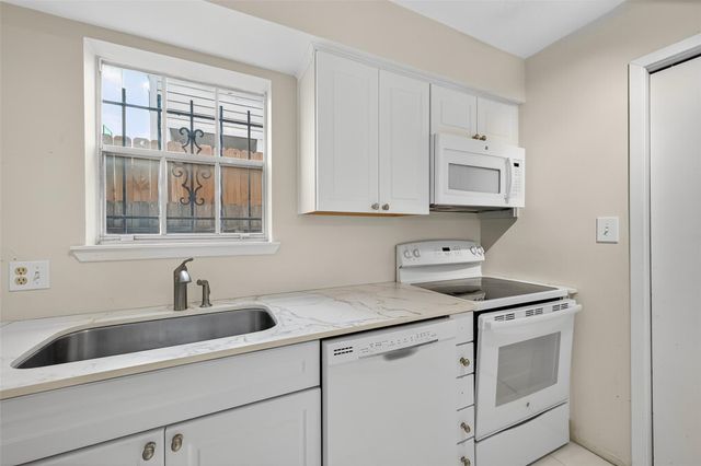 6201 Beverlyhill Street 35, Houston, TX 77057