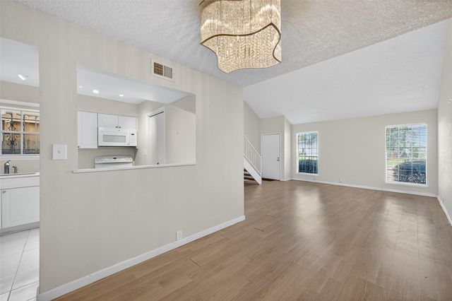 6201 Beverlyhill Street 35, Houston, TX 77057