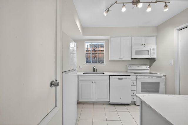 6201 Beverlyhill Street 35, Houston, TX 77057