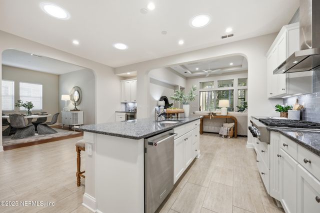 157 WINGSTONE Drive, Jacksonville, FL 32081