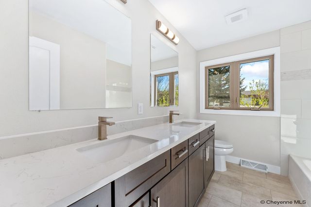 5711 TOWNSEND PL, Cheyenne, WY 82009