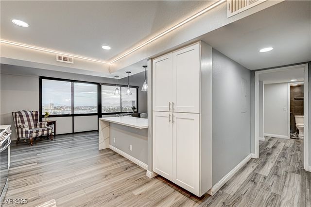 205 East Harmon Avenue 1010, Las Vegas, NV 89169