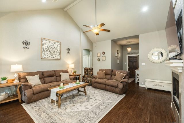 231 Wentworth Drive, West Columbia, TX 77486