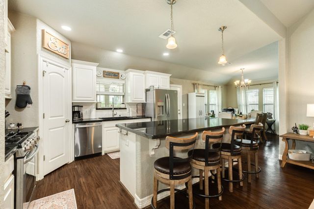 231 Wentworth Drive, West Columbia, TX 77486