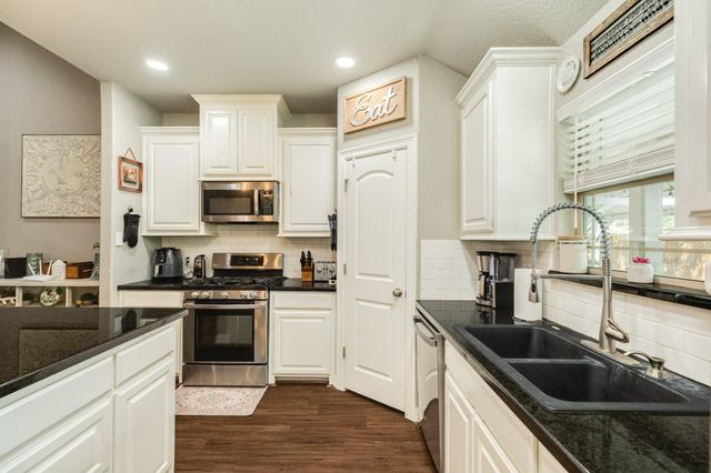 231 Wentworth Drive, West Columbia, TX 77486