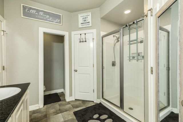 231 Wentworth Drive, West Columbia, TX 77486