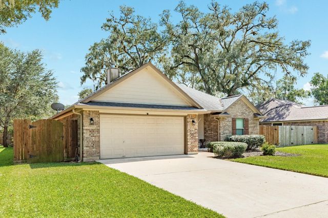 231 Wentworth Drive, West Columbia, TX 77486