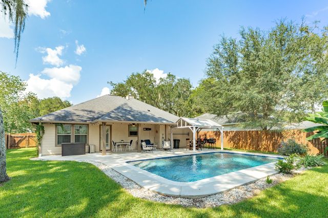 231 Wentworth Drive, West Columbia, TX 77486