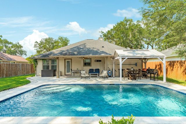 231 Wentworth Drive, West Columbia, TX 77486