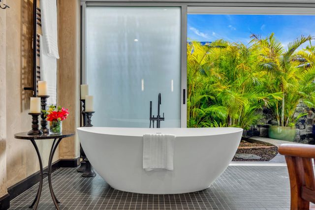 112 Pulelehua St, Lahaina, HI 96761