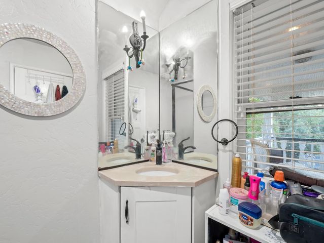 4012 N Wishon Avenue, Fresno, CA 93704