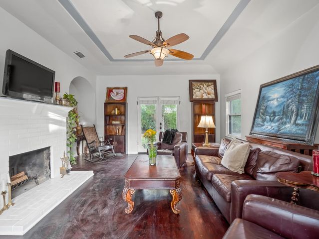 4012 N Wishon Avenue, Fresno, CA 93704