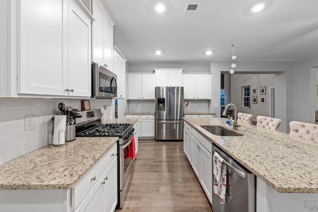 515 Singing Bush Avenue, Summerville, SC 29486