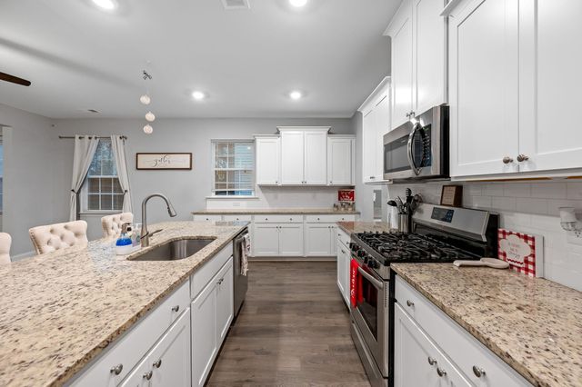 515 Singing Bush Avenue, Summerville, SC 29486