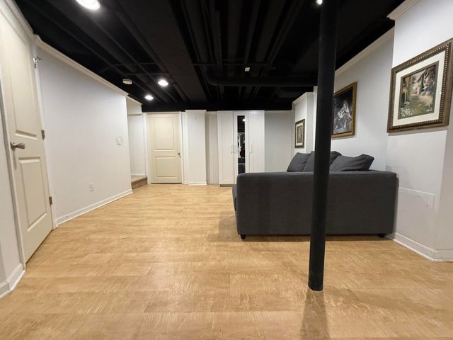 1082 Greenhills Drive, Ann Arbor, MI 48105