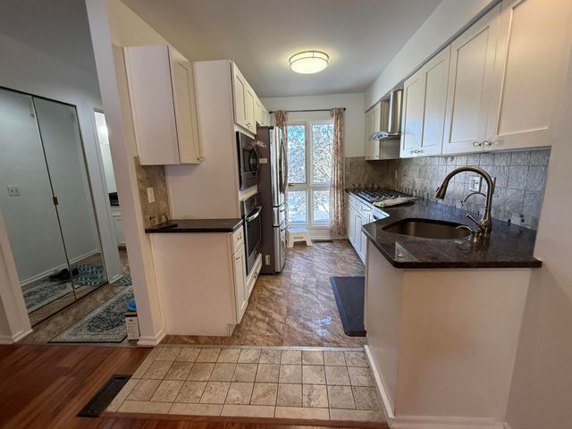 1082 Greenhills Drive, Ann Arbor, MI 48105