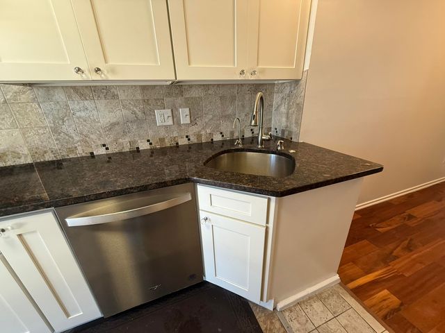 1082 Greenhills Drive, Ann Arbor, MI 48105