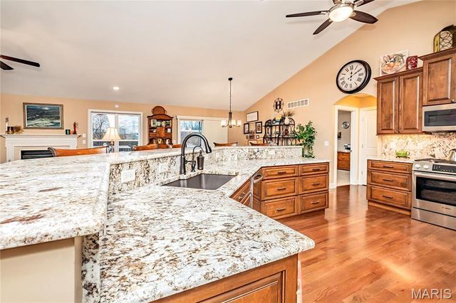 1570 Heritage Valley Drive, High Ridge, MO 63049