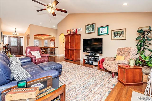 1570 Heritage Valley Drive, High Ridge, MO 63049