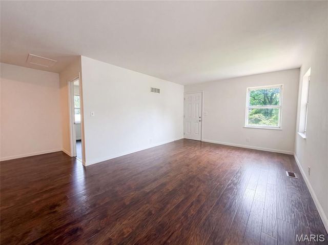 8606 Vasel Avenue, St Louis, MO 63123