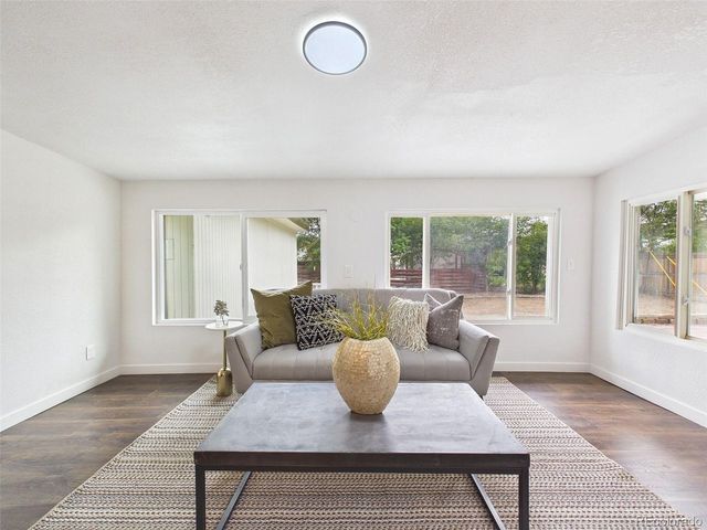 970 Scranton St, Aurora, CO 80011