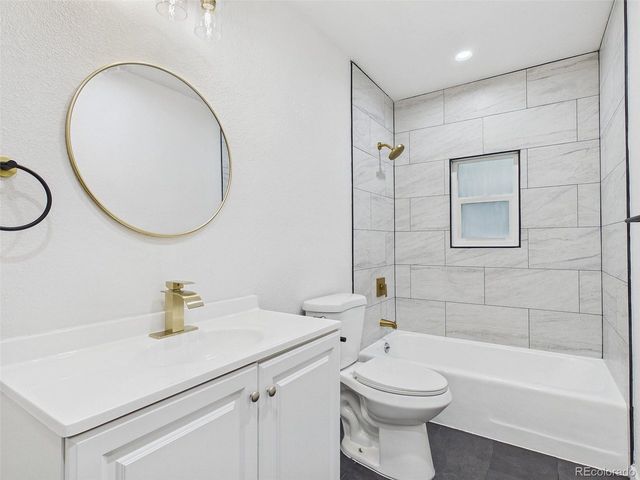 970 Scranton St, Aurora, CO 80011