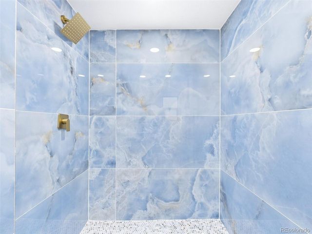 970 Scranton St, Aurora, CO 80011