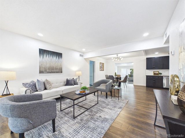 970 Scranton St, Aurora, CO 80011