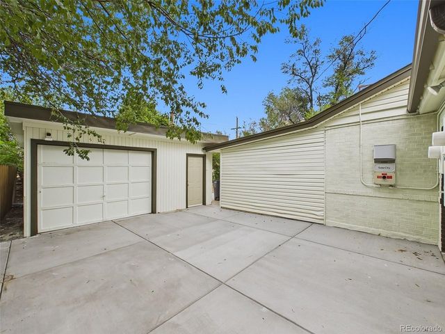 970 Scranton St, Aurora, CO 80011