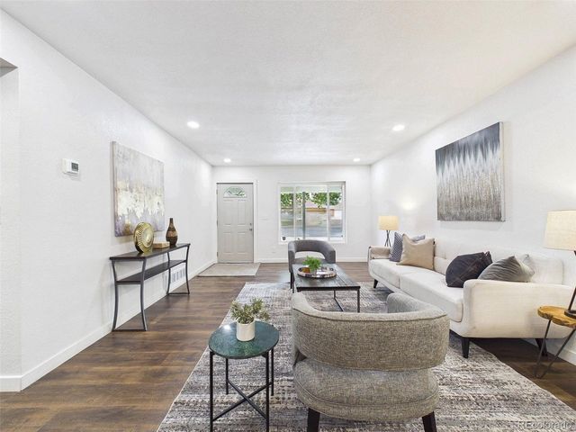 970 Scranton St, Aurora, CO 80011