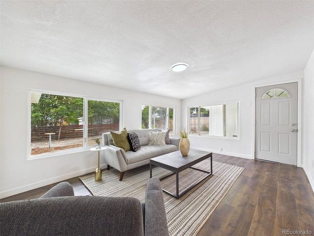 970 Scranton St, Aurora, CO 80011