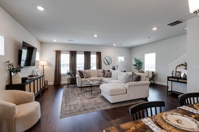 2081 Notchleaf Rd, Antioch, TN 37013