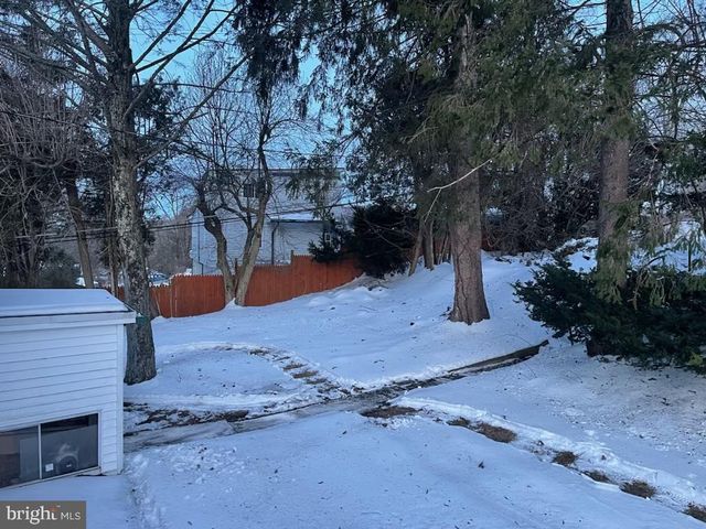 108 POPLAR RD, Fleetwood, PA 19522