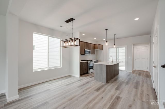 6715 S Harvest Cove Ave, Boise, ID 83709