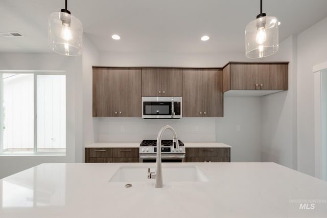 6715 S Harvest Cove Ave, Boise, ID 83709