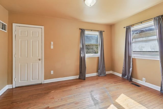 611 Golfview Drive, Round Lake Beach, IL 60073