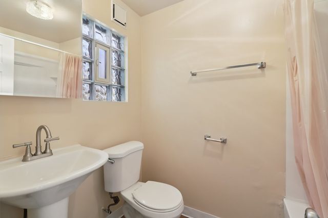 611 Golfview Drive, Round Lake Beach, IL 60073