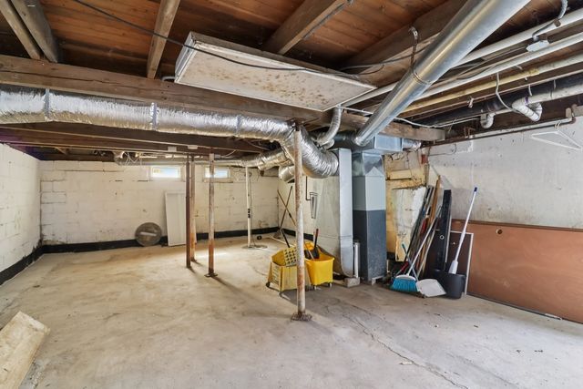 611 Golfview Drive, Round Lake Beach, IL 60073