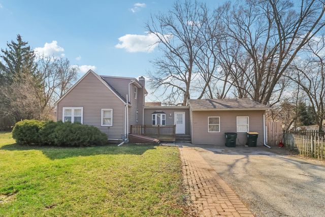 611 Golfview Drive, Round Lake Beach, IL 60073