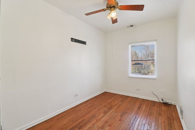 611 Golfview Drive, Round Lake Beach, IL 60073