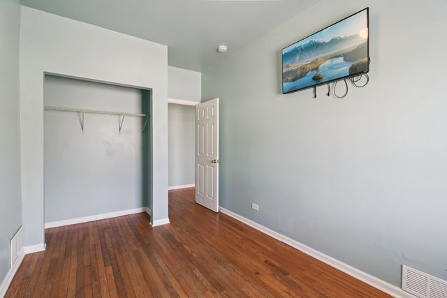 611 Golfview Drive, Round Lake Beach, IL 60073