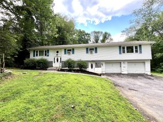 34 Luty Drive, Hyde Park, NY 12538