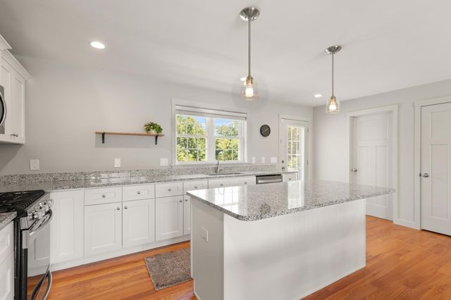 25 Craftsman Ct 25, Grafton, MA 01560