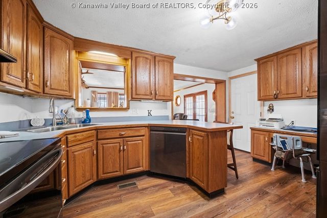 1549 Clearview Heights Road, Charleston, WV 25312