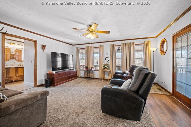 1549 Clearview Heights Road, Charleston, WV 25312